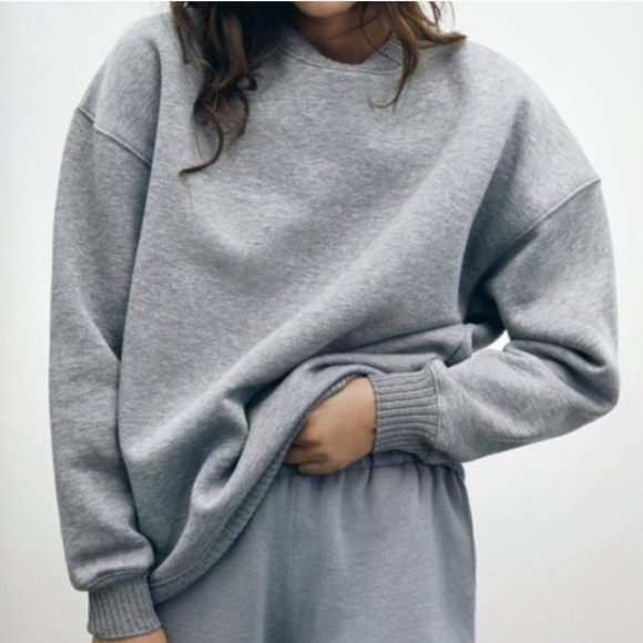 Zara Grey Oversized Plush Crewneck Sweatshirt Size Small - Picture 2 of 14